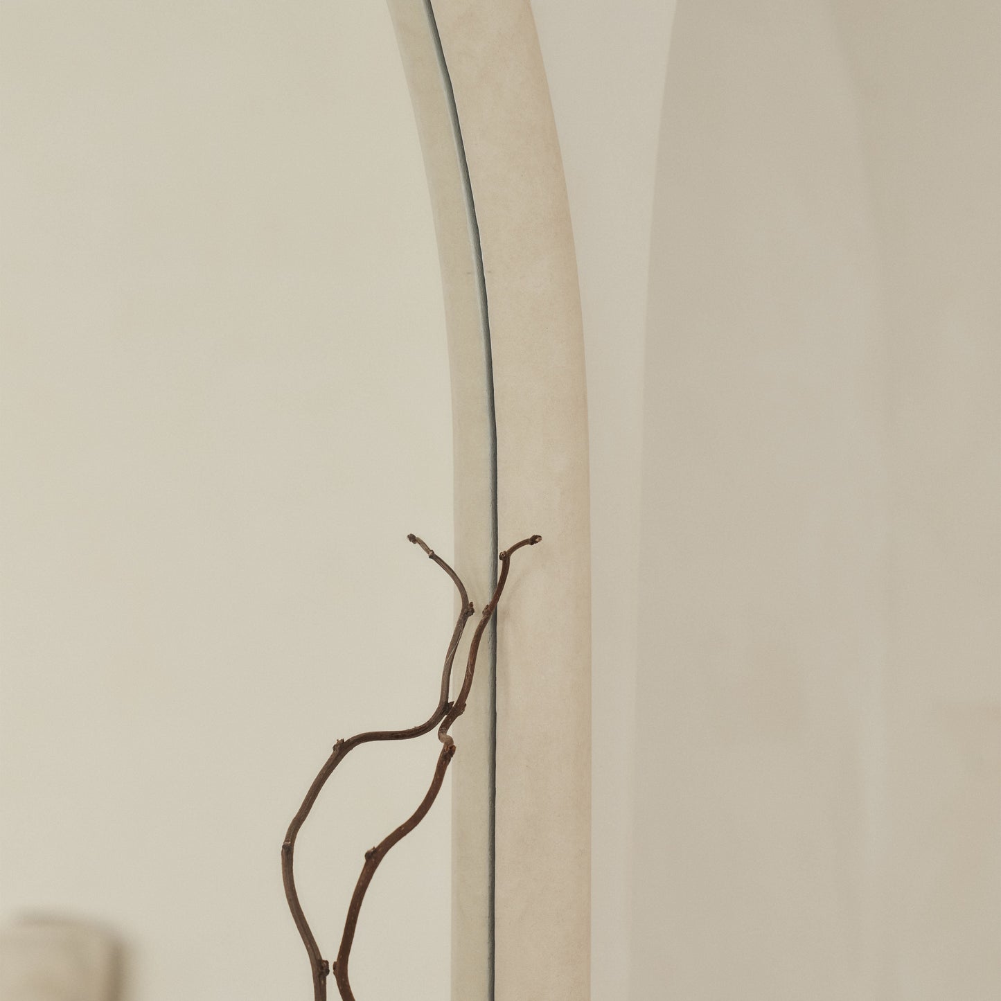 Elis – Oversized Full-Height Curved Concrete Mirror, 190 cm x 100 cm