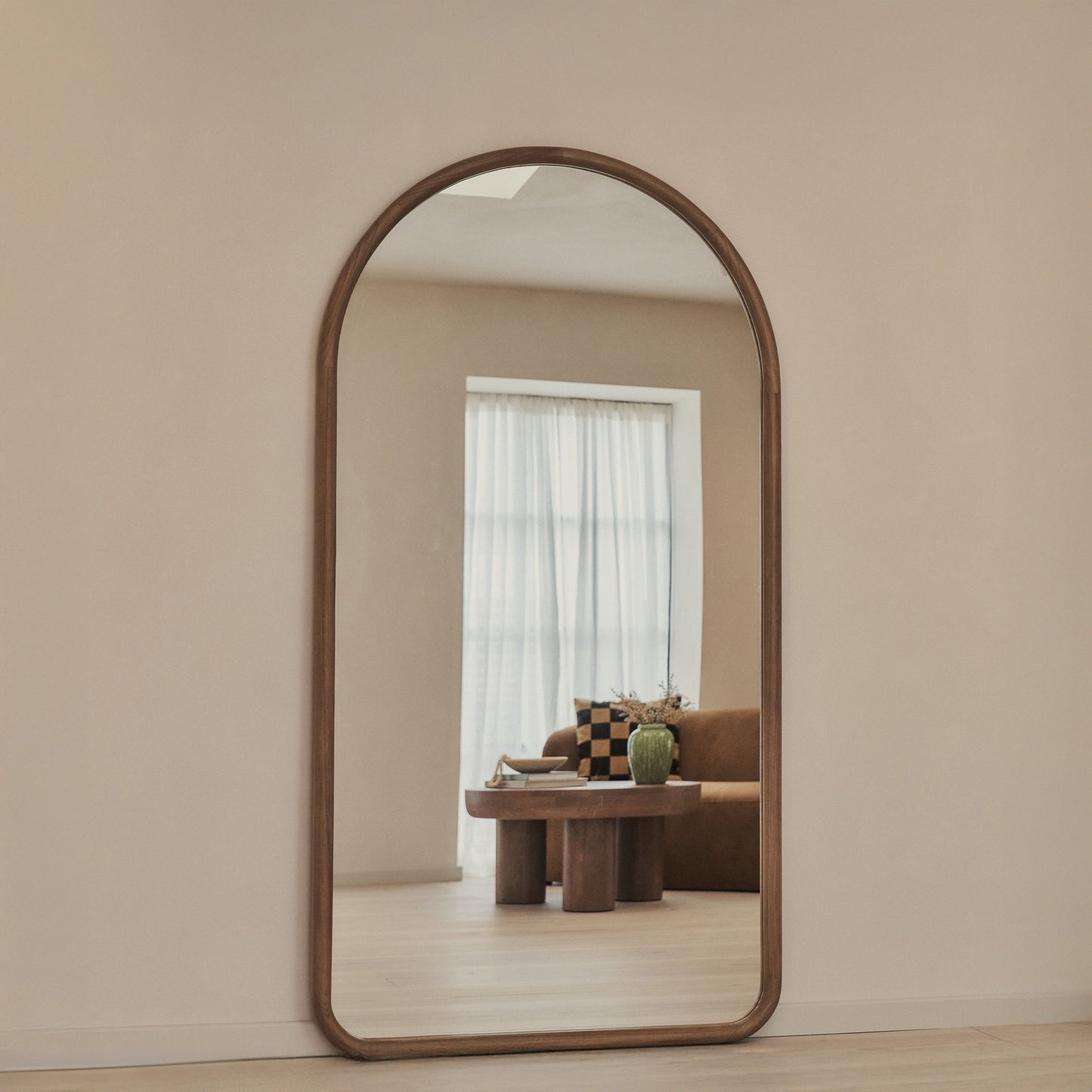 Milene – Oversized Full-Height Arched Mirror in Elegant Warm Wood, 190 cm x 100 cm