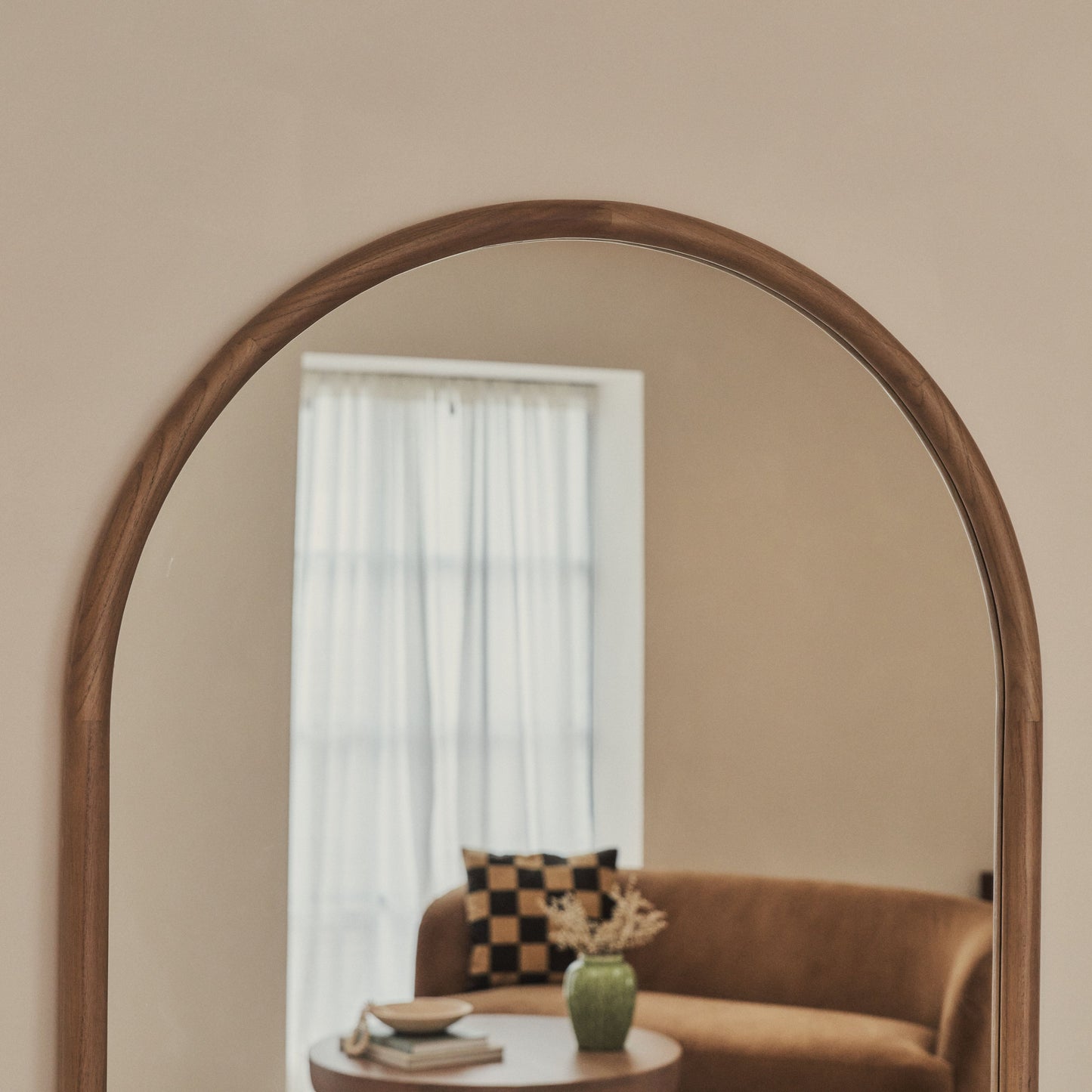 Milene – Oversized Full-Height Arched Mirror in Elegant Warm Wood, 190 cm x 100 cm